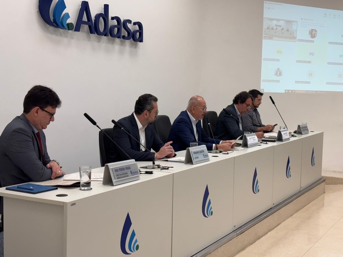 Adasa realiza audiência pública e prorroga prazo para envio de contribuições sobre penalidades aplicadas aos usuários de água e esgoto no DF 2 Audiencia 02 6